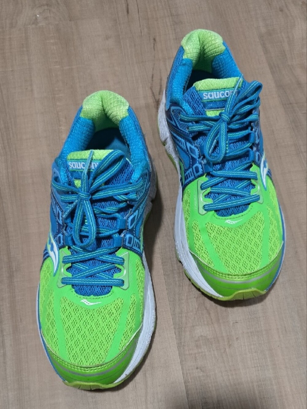 Saucony Neon Green and Blue Running Sneakers - Picture 2 of 4